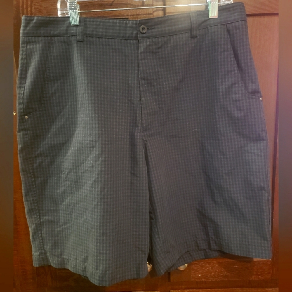 Bolle Men's Golf Shorts Black/Grey Size 38W - Worn Once , NICE⛳